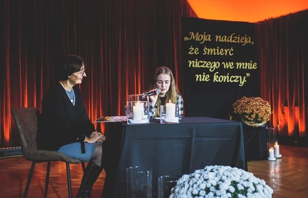 Na zdjęciu od lewej p. Sabina Zdebska i uczennica CKZiU w Łapanowie.