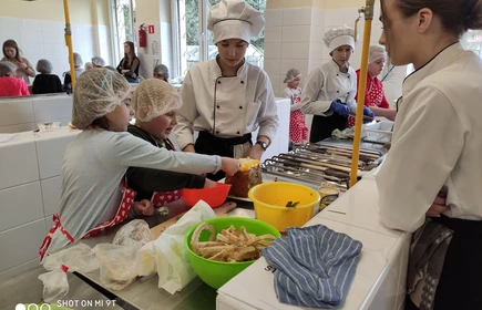 Szkoła Podstawowa w Grabiu z wizytą w pracowniach gastronomicznych 11