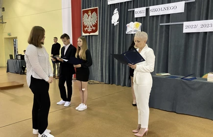 Uroczystość w Hali Sportowej CKZiU w Łapanowie.