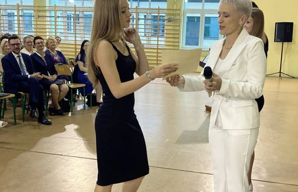 Uroczystość w Hali Sportowej CKZiU w Łapanowie.
