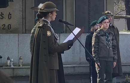 Uroczystości pod pomnikiem „Poległym za Wolność 1914-20” na ul. Orackiej w Bochni.