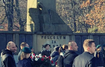 Uroczystości pod pomnikiem "Poległym za wolność 1914-1920"