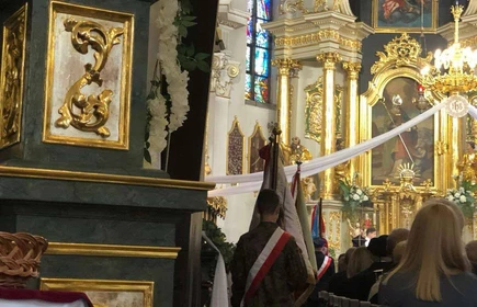 Poczet Sztandarowy CKZiU w Łapanowie podczas Mszy św. w Bazylice św. Mikołaja Bpa w Bochni.