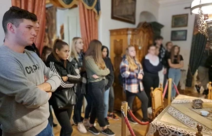 Na zdjęciu uczestnicy wycieczki w Kamienicy Hipolitów w Krakowie.