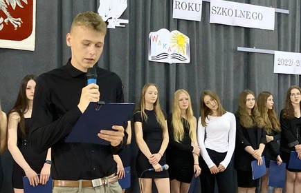 Uroczystość w Hali Sportowej CKZiU w Łapanowie.