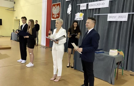 Uroczystość w Hali Sportowej CKZiU w Łapanowie.